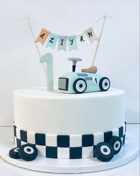 Race Car 1st Birthday Cookies, 1st Birthday Cake Car Theme, Two Fast Bday Cake, Fast 1 Birthday Cake, Car First Birthday Cake, Two Fast Smash Cake, Wheels First Birthday Party, Car Themed Birthday Party Cake, Race Car Theme First Birthday