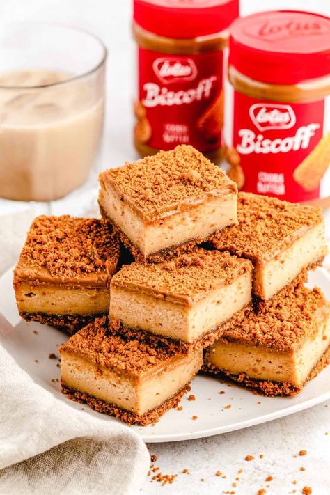 Bischoff Cheesecake, Desert Squares, Biscoff Cheesecake Bars, Cookie Butter Bars, Bar At Wedding, Cookie Butter Cheesecake, Biscoff Cookie Recipe, Biscotti Cheesecake, Cheesecake Bar