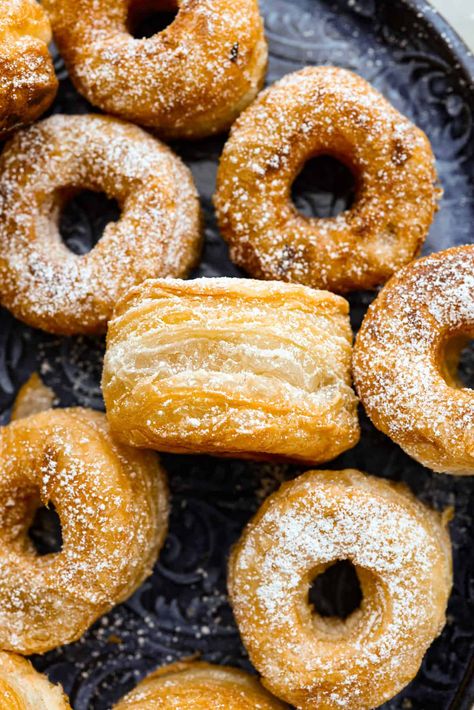 Easy Homemade Cronuts Recipe | The Recipe Critic Crawler Donut Recipe, Cronut Recipe Puff Pastry, Croissant Doughnut Recipe, Cronut Recipe From Scratch, Cronuts Recipe Easy Crescent Rolls, Cruller Donut Recipe, Glee Party, Cronuts Recipe, Roommate Experiment