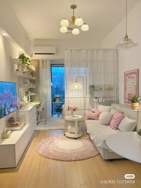 Modern Cute Living Room, Living Room Cute Aesthetic, Living Room Cute Decor, Cute House Interior Living Room, Princesscore Living Room, House Inspo Aesthetic Living Room, Mini Home Interior Design, Aesthetic Pink Living Room, Soft Living Room Aesthetic