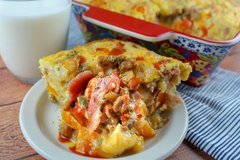 My boyfriend refers to himself as an —Extreme Country Boy— and he loves to create dishes for me to make. This was all him! It's the most loaded breakfast casserole you'll ever try! And it's delicious!!!! Meats, veggies, cheese and more - it's so good! #breakfastcasserole #loadedbreakfastcasserole #farmhousebreakfast #countryboy Scrambled Egg Casserole, Farmhouse Breakfast, Breakfast Egg Casserole, Best Breakfast Casserole, Dessert Restaurants, Scrambled Eggs Recipe, Cinnamon Roll Pancakes, Food Experiments, Honey Baked Ham