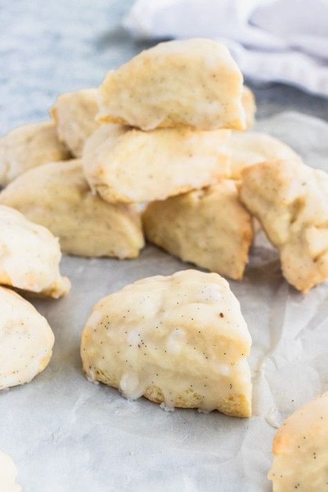 Vanilla Scones, Autumn Brunch, Vanilla Bean Scones, Vegan Scones, Scones Recipe Easy, Savory Scones, Food Bread, Breakfast Goodies, Vegan Brunch