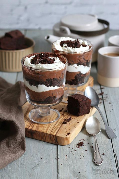 Mini Brownie Chocolate Mousse Trifles | Bake to the roots Brownie Chocolate Mousse, Mini Trifle, Brownie Trifle, Mini Dessert Cups, Mini Brownies, Brownie Cups, Chocolate Trifle, Fluff Desserts, Trifle Desserts