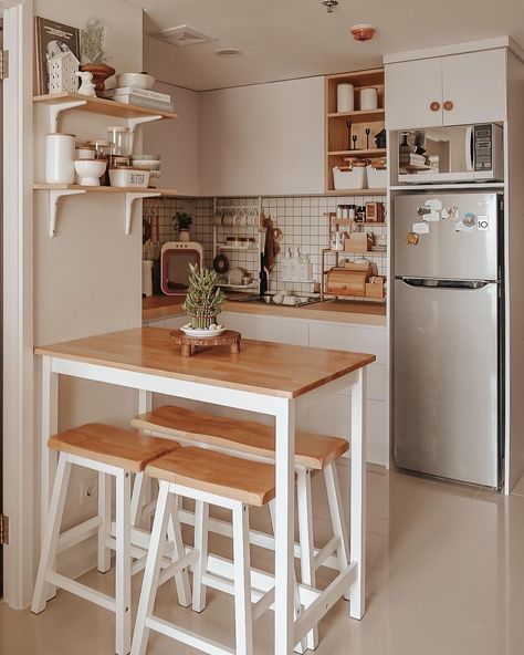 Tiny Kitchen With Dining Area, Kitchen In Small Apartment, Small Kitchen Ideas On A Budget Tiny Houses Interior Design, Woody Apartment, Tiny Kitchen Design Small Apartments, Small Kitchen Ideas Apartment Decor Inspiration, Cute Kitchen Ideas Apartments, Small Kitchen With Dining Area, Small Apartment Decorating Kitchen