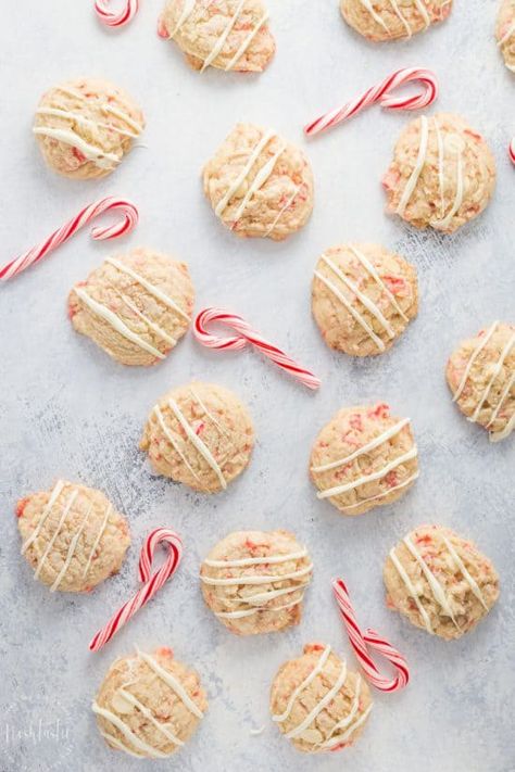 Gluten Free White Chocolate Chip Cookies with Peppermint! this is such a fun Christmas holiday Cookies With Peppermint, Gluten Free Christmas Cookies, Gluten Free Desserts Healthy, White Chocolate Peppermint, Gluten Free Bagels, Chocolate Peppermint Cookies, Gluten Free Holiday, Easy Gluten Free Desserts, Holiday Cookies Christmas