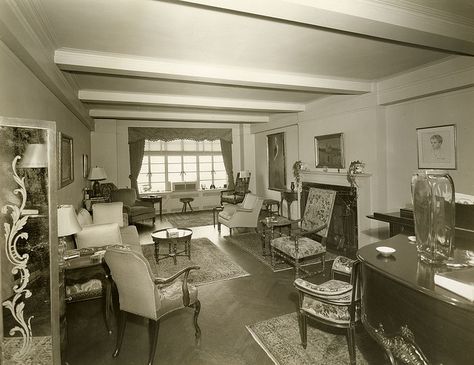 The Rickenbackers' New York City apartment by The Auburn University Digital Library, via Flickr 30s Decor, 1930s Mansion, 1940s Apartment, 1940s Living Room, Luxury Apartment Living Room, New York Apartment Interior, 1930s Living Room, Williamsburg Apartment, City Apartment Decor