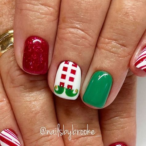 Brooke Jensen on Instagram: "These elf nails…are we kidding😍🎄👏🏼♥️ Believe it or not, this client has never seen the movie, Elf!!😱 But considering it’s in theaters for the 20th anniversary….might just be the year she finally sees it!!😏🎉 . . . . #gelpolish #handpaintednailart #naturalnailsonly #utahnailtech #utahnailartist #nailartist #nailart #naildesigns #nailartdesigns #freehandart #freehandnailart #gelnails #nails #nailmagazine #nailinspo #holidaynails #christmasnails #christmasnailart #decembernails #trendychristmasnails #festivechristmasnails #elfnails #elfnailart #elflegnails #peppermintnails #peppermintcandynails #candycanenails #candycanenailart #redglitternails #nailsbybrooke___Christmas" Elf Nail Designs, Christmas Elf Nail Art, Christmas Nail Art Grinch, Elf Inspired Nails, Short Grinch Nails Designs, Elf Nails Christmas, Grinch Short Nails, Elf On The Shelf Nails, Grinch Manicure