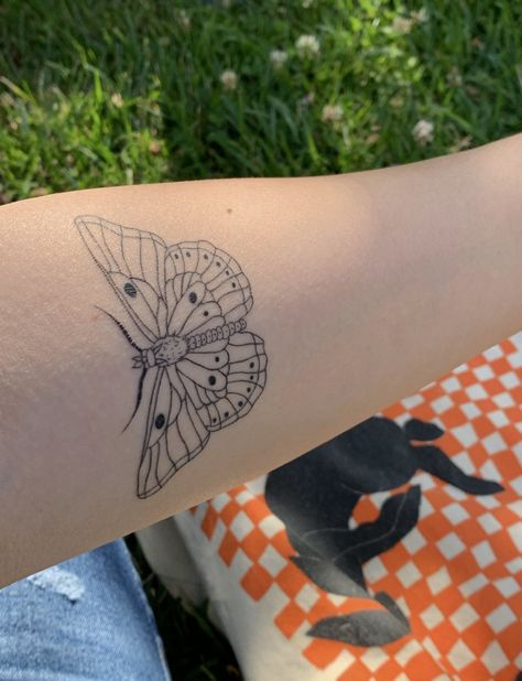 Love On Tour Tattoos, Harry Styles Moth Tattoo, Harry Styles Butterfly Tattoo, Harrys House Flowers Tattoo, Harrys House Tattoo Ideas, Harry Styles Butterfly Tattoo Wallpaper, Harry Styles Butterfly Tattoo On Woman, Harrys Butterfly Tattoo, Harry Styles Butterfly