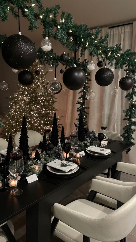 Black And White Xmas Table Settings, Black And Emerald Christmas Decor, Men Christmas Decor Ideas, Green Christmas Tree With Black And White Decor, Black Christmas Centerpiece, Grey Christmas Table Decor, Black White And Gold Christmas Table Decor, Elegant Black Christmas Decor, Black And Champagne Christmas Decor