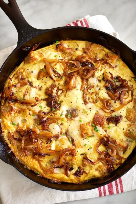 The First 5 Things to Cook in Your Cast Iron Pan | Kitchn Onion Frittata, Easy Egg Recipes, Iron Skillet Recipes, Chile Relleno, Cast Iron Skillet Recipes, Cast Iron Recipes, Frittata Recipes, Easy Eggs, Cast Iron Cooking