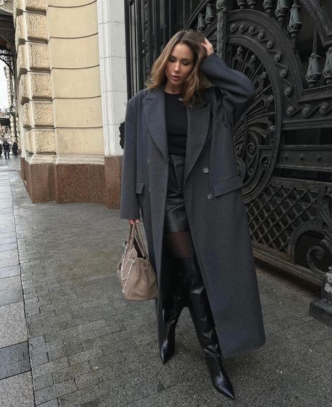 Dark Grey Trench Coat Outfit, Gray Trench Coat Outfit, November Fashion, Double Breasted Overcoat, Trench Coat Outfit, Suit Collar, Grey Trench Coat, Middle Age Fashion, Autumn Outfits