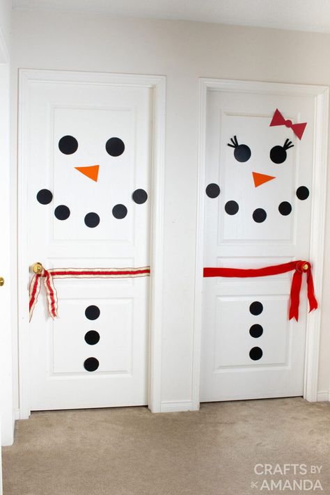 Door Decorations Snowman, Christmas Decor On Doors, Snowman Doors For School, Snowman For Door Decoration, Decorate Kids Door For Christmas, Snowman Bedroom Door, Crafts By Amanda, Christmas Door Decorations Snowman, Door Snowman Decoration