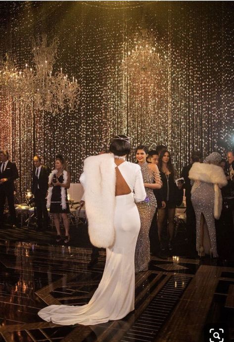 Top Adult Party Trends For 2022 Harlem Nights Party, Harlem Nights Theme, Great Gatsby Prom, Outfits For Black Women, Gatsby Birthday Party, Gatsby Party Decorations, Flapper Girls, Great Gatsby Themed Party, 20s Wedding