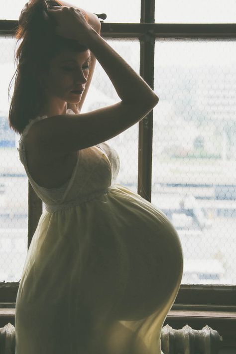 Pregnant Belly Huge, Twin Pregnancy Belly, Big Pregnant, Pregnant Bellies, Pregnancy Belly Photos, Belly Photos, Pregnant Model, Pregnancy Art, Beautiful Pregnancy