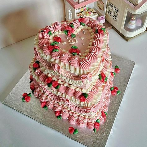 Misa’s Patisserie on Instagram: "Two tiered heart — 6 + 8 💗🎂 Inspired by Marie Antoinette, the queen of fashion 👸🏼 Lots of frills, bows and some little flowers 🌺 which show how her dress looks like (I also put this cake’s sketch on my story highlight 🥰) A big THANKS to Kate for this opportunity ❤️🥰 Link in bio 💕 #cake #cakedecorating #cakesofinstagram #cakedesign #cakeart #cakedecoration #cakeideas #cakeinspiration #cakegram #instacake #cakeoftheday #birthdaycake #instacakes #cakestagram