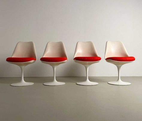 4 tulip dining chairs by Eero Saarinen for Knoll, 1968 | #282925 Tulip Chair Saarinen, Tulip Armchair, Tulip Dining Table, Tulip Chair, Orange Tulips, Eero Saarinen, City Furniture, Table Storage, Reupholster