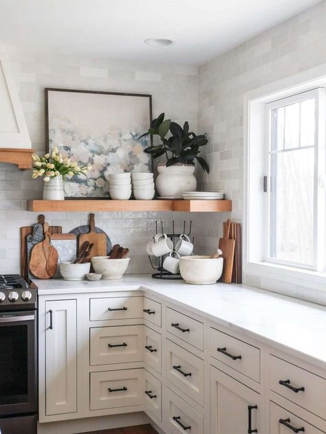 How To Decorate Kitchen Shelves, Island Extension, Traditional Kitchen Decor, Grace In My Space, Kitchen Island Tops, Kitchen Floating Shelves, Quartz Kitchen Countertops, Kitchen Decor Inspiration, Diy Crafts Home Decor