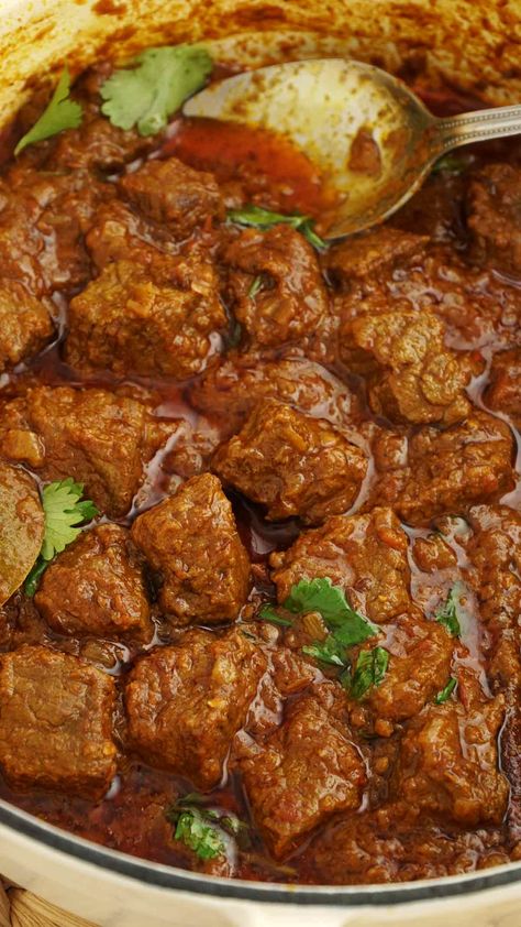 Delicious Beef Recipes, Lamb Curry Recipes Indian Easy, Indian Beef Recipes Curries, Durban Beef Curry Recipe, Best Beef Curry Recipe, Easy East Indian Recipes, Spicy Beef Curry, Indian Meat Dishes, Curry Beef Stew Recipes