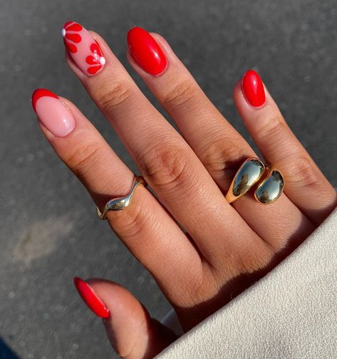 Red Nails Summer Short, Red Nails For Short Nails, Summer Easy Nail Designs, Simple Red Gel Nails, Red Nail Designs Simple, Red Spring Nails Short, Fun Summer Nails Red, Cute Red Summer Nails, Short Red Summer Nails