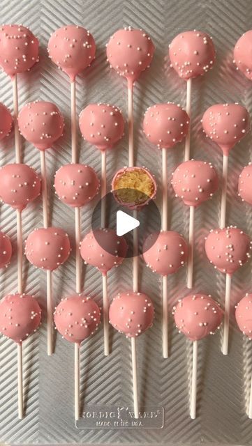 Suzy Hendrix on Instagram: "Starbucks Copycat Birthday Cake Pops
They turned out GREAT. Recipe below. Helpful tips as always will be in my cake pop story highlight under my profile bio. 🙏🏼

SAVE • SHARE • TAG A FRIEND 

Cake

1 - 13.25oz (375g) any vanilla store cake mix
1/3 cup (70ml) neutral oil
1 cup (240ml) milk or water
4 large eggs

Add one of these options:

1. 3-4 tbsp ready-to-use vanilla frosting or
2. 1/4 cup (28g) powdered sugar & 1/2 tsp vanilla or

3. Vanilla buttercream:

1/4 cup (56g) softened unsalted butter
1 cup (118g) powdered sugar
1 tsp vanilla 
Splash of milk (start w/ 1 tsp, add more until smooth)
Pinch of salt 

Coating 

12oz (340g) pink candy melts 
White nonpareils
Lollipop sticks 

Instructions in pinned comment 📌

#cakepops #starbuckscopycat #bakingtime #co Fondant On Cake Pops, White And Pink Cake Pops, Lollipop Cake Ideas, Storing Cake Pops, Lollipop Cake Pops, Strawberry Cheesecake Cake Pops, Popcake Recipe, Pop Cakes Recipe, Cake Pops Videos