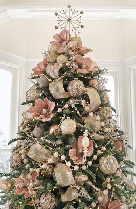 Rose Gold Xmas Tree Decorating Ideas, Vintage Glam Christmas Tree, Christmas Tree Decorations Champagne, White Champagne Christmas Decor, Christmas Tree With Rose Gold Ornaments, Christmas Trees With Bead Garland, Sage And Pink Christmas Tree, White Tree Gold Decorations, Earth Toned Christmas Decor