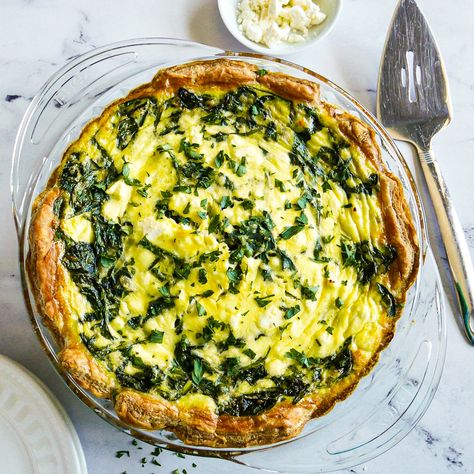 Spinach Feta Puff Pastry Recipes, Quiche Puff Pastry Crust, Quiche With Puff Pastry Crust, Puff Pastry Quiche Recipes, Spinach Feta Puff Pastry, Puff Pastry Quiche, Quiche With Spinach, Healthy Baked Beans, Brunch Christmas