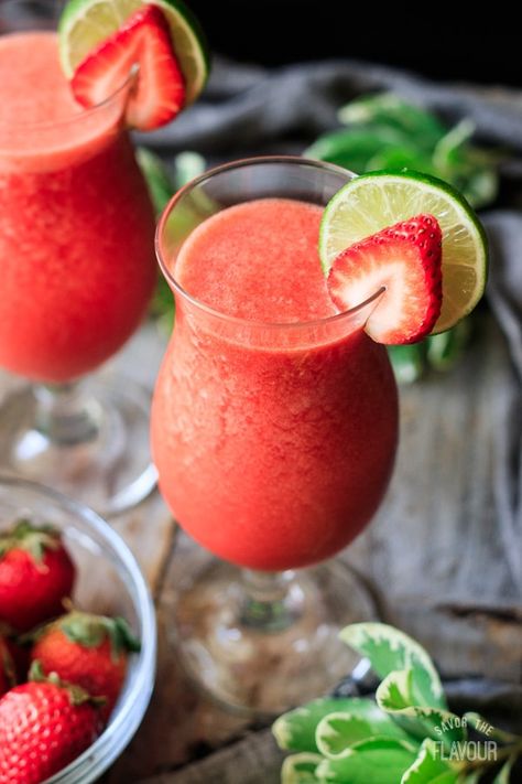 The Best Virgin Strawberry Daiquiri You’ll Ever Taste: this non alcoholic strawberry drink recipe is the ultimate frozen drink to enjoy this summer. It’s easy to make in your blender with just a few ingredients, and it’s sure to be a favorite treat for kids, teens, and party guests. | www.savortheflavour.com #mocktail #nonalcoholic Beach Drinks Nonalcoholic, Virgin Strawberry Daiquiri, Strawberry Drink Recipes, Drinks Com Vodka, Best Non Alcoholic Drinks, Strawberry Drink, Virgin Drinks, Easy Alcoholic Drinks, Frozen Drink