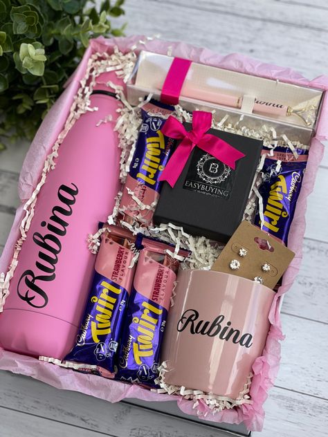 Gift idea Makeup Birthday Gift Ideas, Birthday Gift Ideas Makeup, Hair Products Gift Basket Ideas, Makeup Gift Ideas Birthday, Gift Box Birthday Purple, Wedding Guest Activities, Box Bag Packaging, Corporate Diwali Gifts, Business Thank You Notes