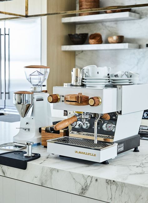 Coffee Machine For Home, Modern Espresso Machine, White Coffee Machine, Cool Coffee Machines, Coffee Machines Home, In Home Coffee Shop, Modern Coffee Machine, Coffee Shop Machine, Coffee Machine Station