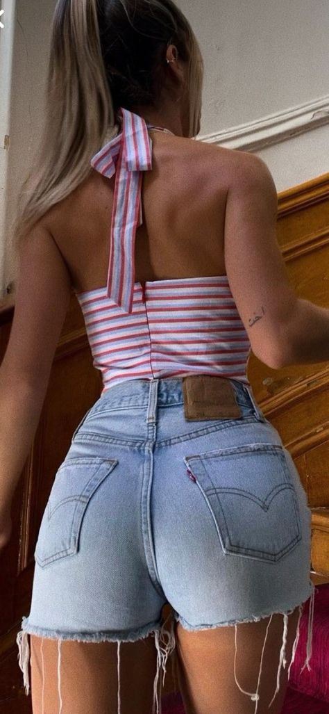 Jeans Outfit Women, Levi Jeans Women, Curvy Women Jeans, Blue Jean Shorts, Levi Shorts, Denim Fashion, Women's Style, A Woman, Denim Shorts