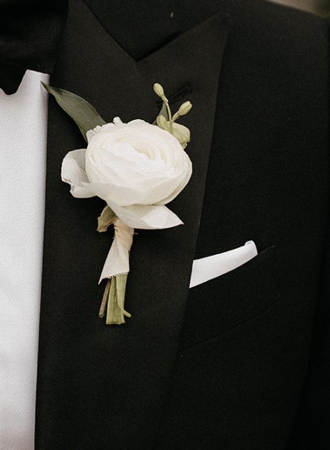 Neutral Boutonniere Groomsmen, Peonies Boutineer Grooms, Bouteniers Wedding Peony, Wedding Bouquets Groom, White Boutineer Ideas, White Wedding Peonies, Peony Groom Boutonniere, Classic Timeless Wedding Bouquet, Peony Boutonniere Wedding