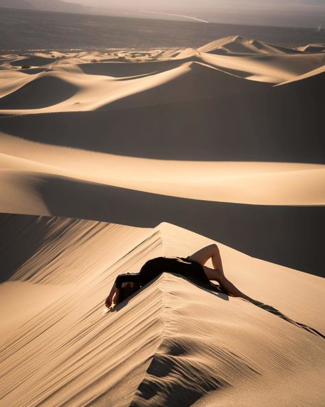 Blog - Jess Wandering Jess Wandering, Desert Photoshoot Ideas, Sand Dunes Photoshoot, Desert Photoshoot, Desert Photography, Photographie Portrait Inspiration, Egypt Travel, Foto Art, In The Desert