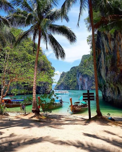 Koh Lao Lading is an amazing island located in the arcipelago in Krabi Province. It is small but very beautiful and unique and it's worth a visit.Photo @alluring_islands #island life# beautiful places#travel bucket list #nature photography Visit Thailand, Phi Phi Island, Phuket Thailand, Dream Travel Destinations, Tourist Places, Krabi, Beautiful Places To Travel, Beautiful Places To Visit, Thailand Travel