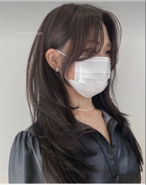 Asian Bangs Medium Hair, Asian Long Curtain Bangs, Asian Hair With Curtain Bangs, Korean S Shape Bangs, Kpop Layered Hair, Layered Asian Hair Medium, Korean Haircut Female, Chinese Curtain Bangs, Layered Hair For Oval Face