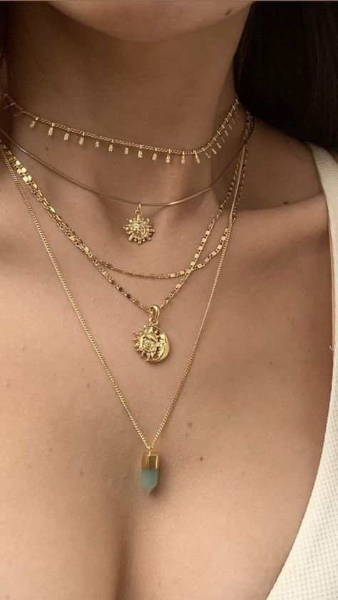 gold necklace layered, layered necklaces, layered necklaces gold, gold necklace Layered Necklaces Gold, Pretty Jewelry Necklaces, Stacked Necklaces, Necklaces Gold, Jewelry Accessories Ideas, Jewelry Fashion Trends, Classy Jewelry, Jewelry Essentials, Gold Necklace Women