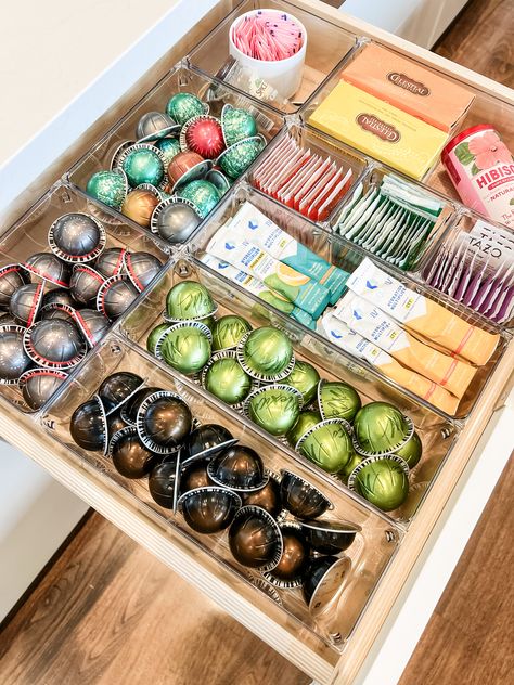 Coffee and tea organized in a drawer with clear organizers Organized Coffee Drawer, Drink Drawer Organization, Coffee Drawer Ideas, Coffee And Tea Drawer, Kitchen Organization Ideas Drawer, Deli Drawer Organization, Tea Container Storage Ideas, Tea Holder Organizers, Desk Organization Drawer