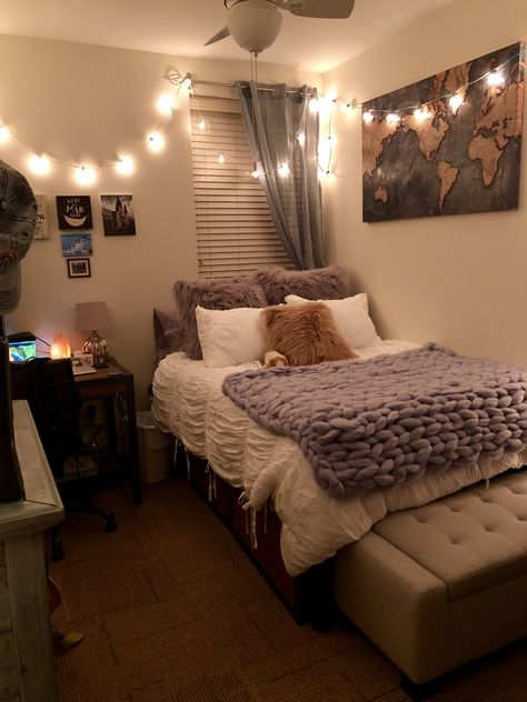 University of Kentucky Dorm Room Small Bedroom Ideas For Women On A Budget Room Makeovers, Teenage Room Decor, Cozy Dorm Room, College Bedroom, Cute Dorm Rooms, Teen Bedroom Decor, Simple Bedroom, Small Room Bedroom, Home Alone