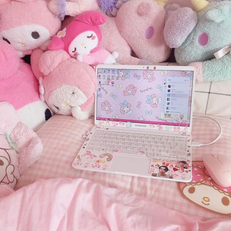 ⋆₊⁺⋆ ♡ ⋆⁺₊⋆ — @mymelomin Kawaii Room Ideas, Pink Bed, Kawaii Bedroom, Otaku Room, Anime Room, Gaming Room Setup, Cute Room Ideas, Pastel Pink Aesthetic, Gamer Room