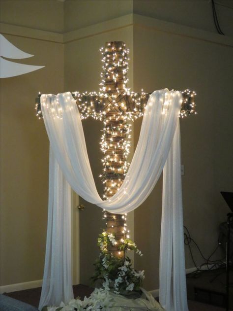 Church Christmas Decorations, Church Altar Decorations, Church Altar, Church Easter Decorations, Resurrection Sunday, Christmas Church, Church Stage Design, Altar Decor, Church Stage