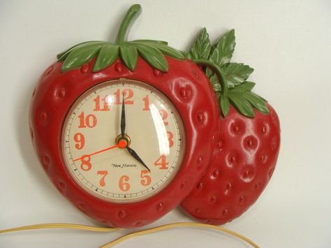 Strawberry clock Kitchen Strawberry Decor, Cottagecore Wall Clocks, Vintage Strawberry Decor, Strawberry Living Room, Strawberry Wall Decor, Vintage Strawberry Kitchen, Vintage Product Design, Strawberry Apartment, Cute Wall Clock