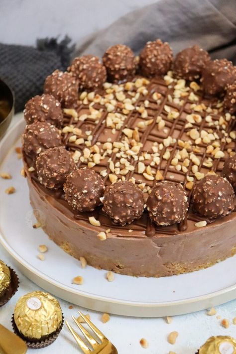 No-Bake Ferrero Rocher and Nutella Cheesecake! - Jane's Patisserie Chocolate Caramel Slice, Trifle Dessert Recipes, Ferrero Rocher Cake, Delicious Cheesecake Recipes, Janes Patisserie, Nutella Cheesecake, Bake Sale Recipes, Trifle Desserts, Cake Baking Recipes