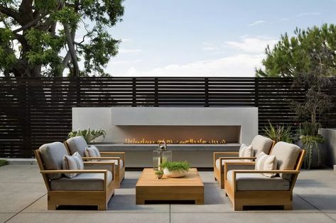 25 Outdoor Fireplace Design Ideas to Try Home Backyard Ideas, Outdoor Ideas Backyard, Contemporary Outdoor Fireplaces, Contemporary Remodel, Modern Outdoor Fireplace, Contemporary Deck, Home Backyard, Outdoor Fireplace Designs, Build A Fireplace