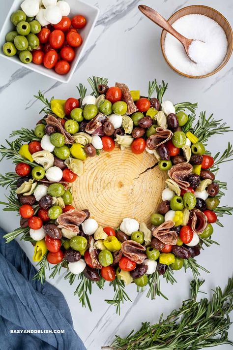 This Antipasto Salad is arranged like a Christmas wreath in a festive and elegant way. It takes only 15 minutes to put together so it is perfect as a quick holiday dish. It has Mediterranean veggies, cured meats, greens, herbs, and fresh mozzarella cheese pearls, making it the ideal low-carb, high-protein Italian salad platter for entertaining. Easy Antipasto Salad, Mediterranean Veggies, Coconut Ice Cream Recipes, Cabbage Soup Diet Recipe, Christmas Appetizers Easy, Antipasto Salad, Christmas Salads, Antipasto Platter, Salad Easy