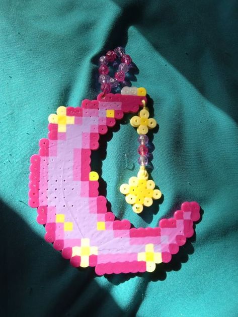 moon and stars wall hanging Fuse Bead Wall Art, Picture Beads Ideas, Star Hama Beads, Hanging Perler Beads, Sun And Moon Perler Beads, Perler Bead Hexagon Designs, Perler Bead Display, Girly Perler Bead Patterns, Perler Bead Diy