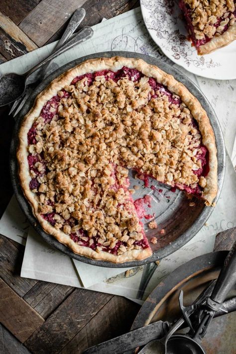 Raspberry Crumb Pie Recipe, Raspberry Pie With Crumb Topping, Raspberry Cream Crumble Pie, Fresh Raspberry Pie Recipe, Red Raspberry Pie Recipes, Homemade Raspberry Pie, Cherry Raspberry Pie, Homemade Raspberry Pie Filling, Easy Raspberry Pie