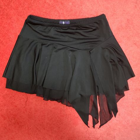 Black Layered Skirt, Modern Dans, Layered Mini Skirt, Y2k Mini Skirt, Fairy Skirt, Mini Skirt Black, Asymmetrical Skirt, Looks Chic, Alternative Outfits