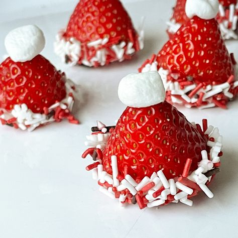 Santa Hat Fruit Skewers, Strawberry Santas With Cream Cheese, Santa Hats With Strawberries, Santa Hat Strawberries, Santa Hats Food, Santa Hats Fruit, Deserts With Strawberries, Mom Games, Christmas Delicacies