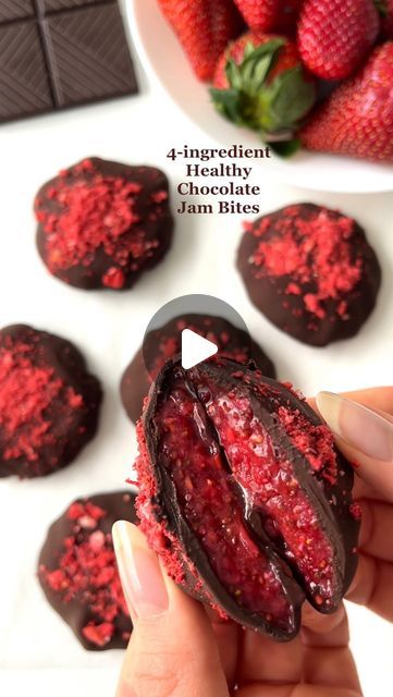 Selma | easy healthy recipes on Instagram: "4-ingredient Healthy Chocolate Jam Bites😍 These are such a yummy dessert idea😋 • More healthy recipes in my Ebook which has 100 easy recipes, link in my profile🥰 • This recipe makes 6-8 bites • Ingredients: 1/2 cup raspberries (120 ml / 65g) 1/2 cup strawberries (120 ml / 85g) 1 1/2 tablespoons chia seeds • toppings: 100 g / 3.5 oz. 80% dark chocolate, melted optional: 1 teaspoon coconut oil optional: freeze-dried strawberries • 1. Mash the berries 2. Add the chia seeds and stir to combine 3. Let sit for 20 minutes to let the chia seeds soak and mixture to thicken 4. Spoon dollops onto a plate lined with parchment paper 5. Let set in the freezer for about 1-2 hours or until set 6. Melt the chocolate (with the coconut oil). Dip the bites in the Chocolate Jam Bites, Jam Bites, Chocolate Jam, Berry Jam, Yummy Dessert, Freeze Dried Strawberries, Dried Strawberries, Gluten Free Recipes Easy, 4 Ingredient