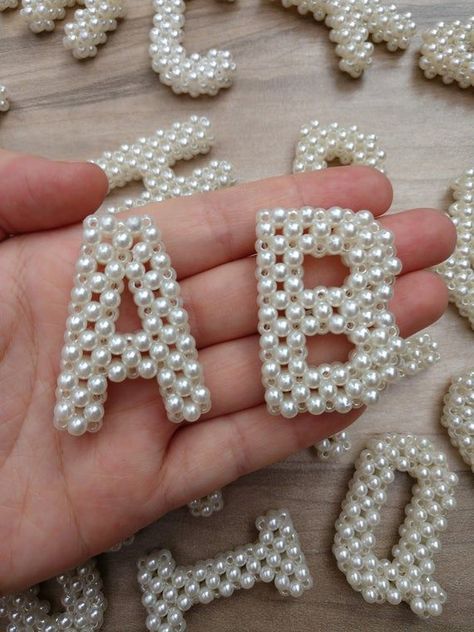 Hand Beaded Bag, Pearl Letters, Patch Embroidery, Diy Bags Patterns, Pearls Diy, Pearl Bag, Handmade Jewelry Tutorials, Beaded Crafts, Bead Work Jewelry