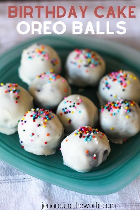 Italian Genettis, Nonpareils Recipe, Traditional Italian Cookies, Birthday Cake Oreo, Oreo Cake Pops, Oreo Birthday Cake, Cake Oreo, Cake Ball Recipes, Soft Cake